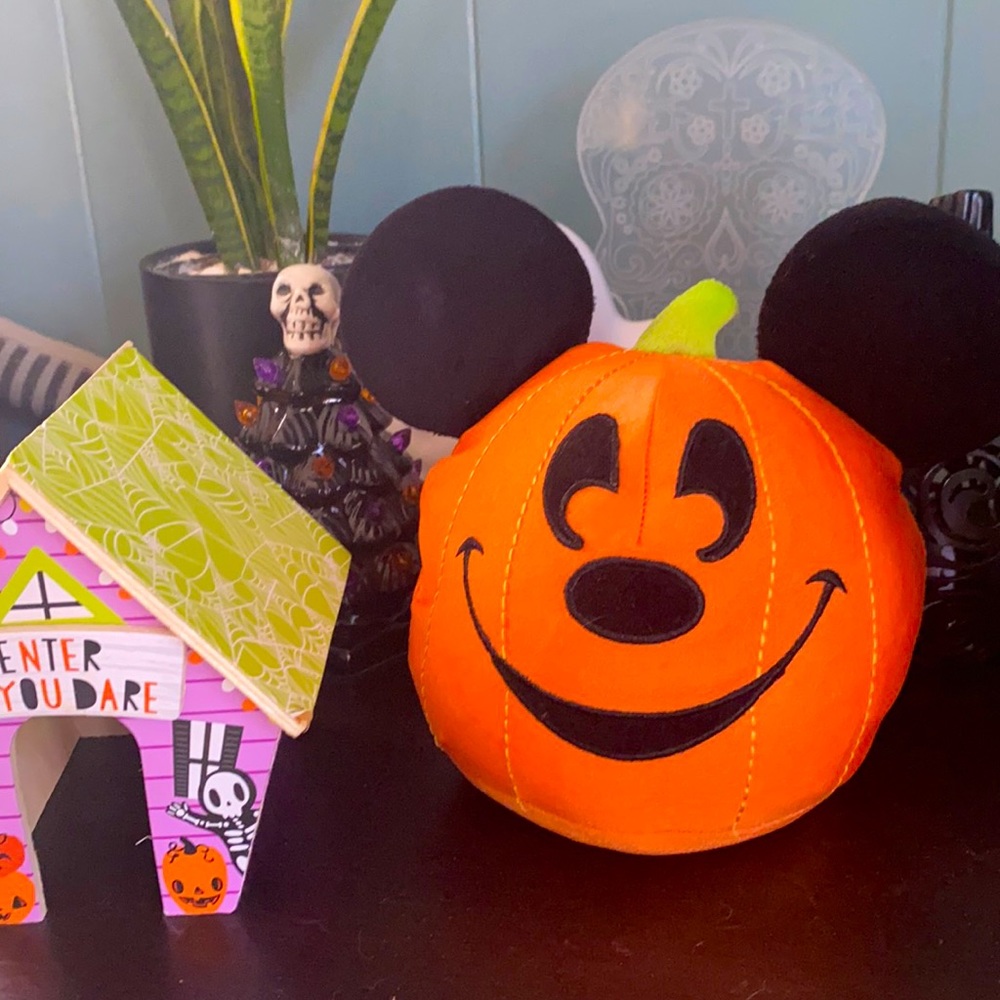 Authentic 🎃 Disneyland Pumpkin Mickey plush